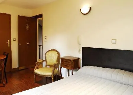 De L'aveyron Hotel Paris