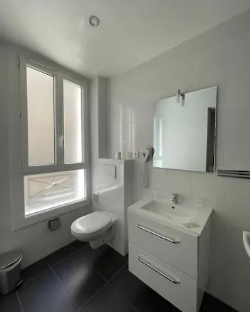 Отель De L'aveyron Париж