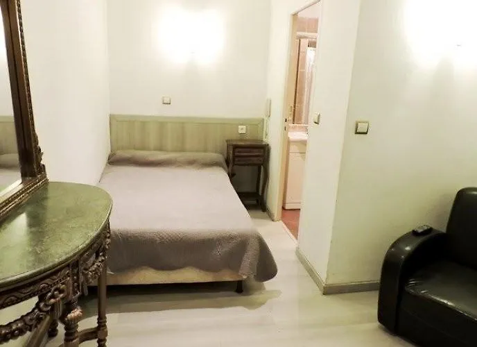 Hotel De L'aveyron Parijs